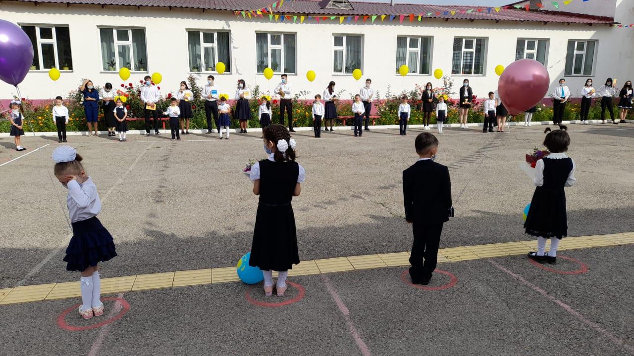 1-қыркүйек Білім күніне арналған салтанатты жиын.