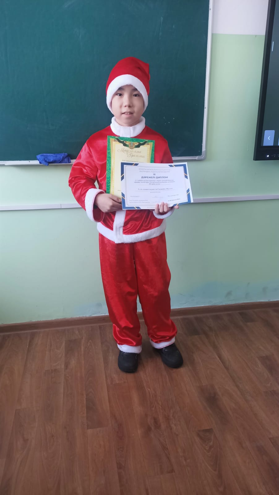 "Зерде" ғылыми жоба байқауында ауданнан 3 орын алған Сағатбек Мүслім.Жетекшісі: Муслимова А.К.